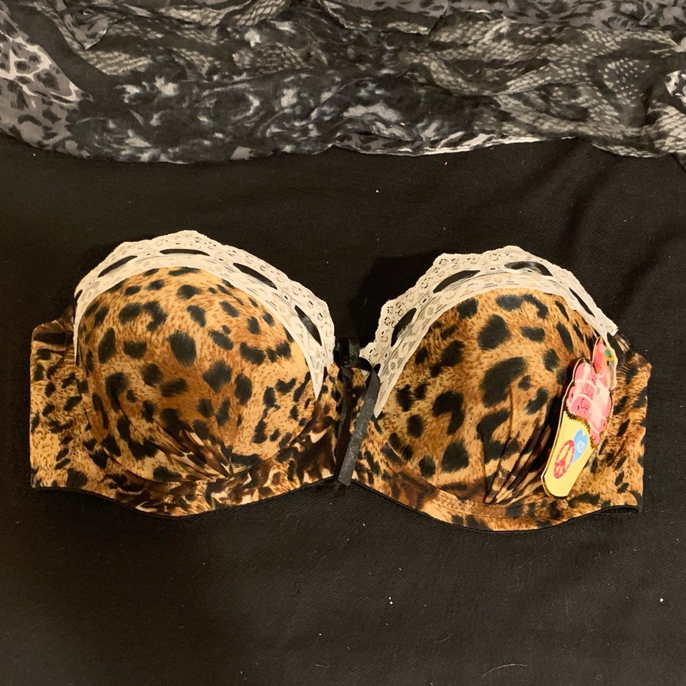 Strapless cheetah print bra. 42D